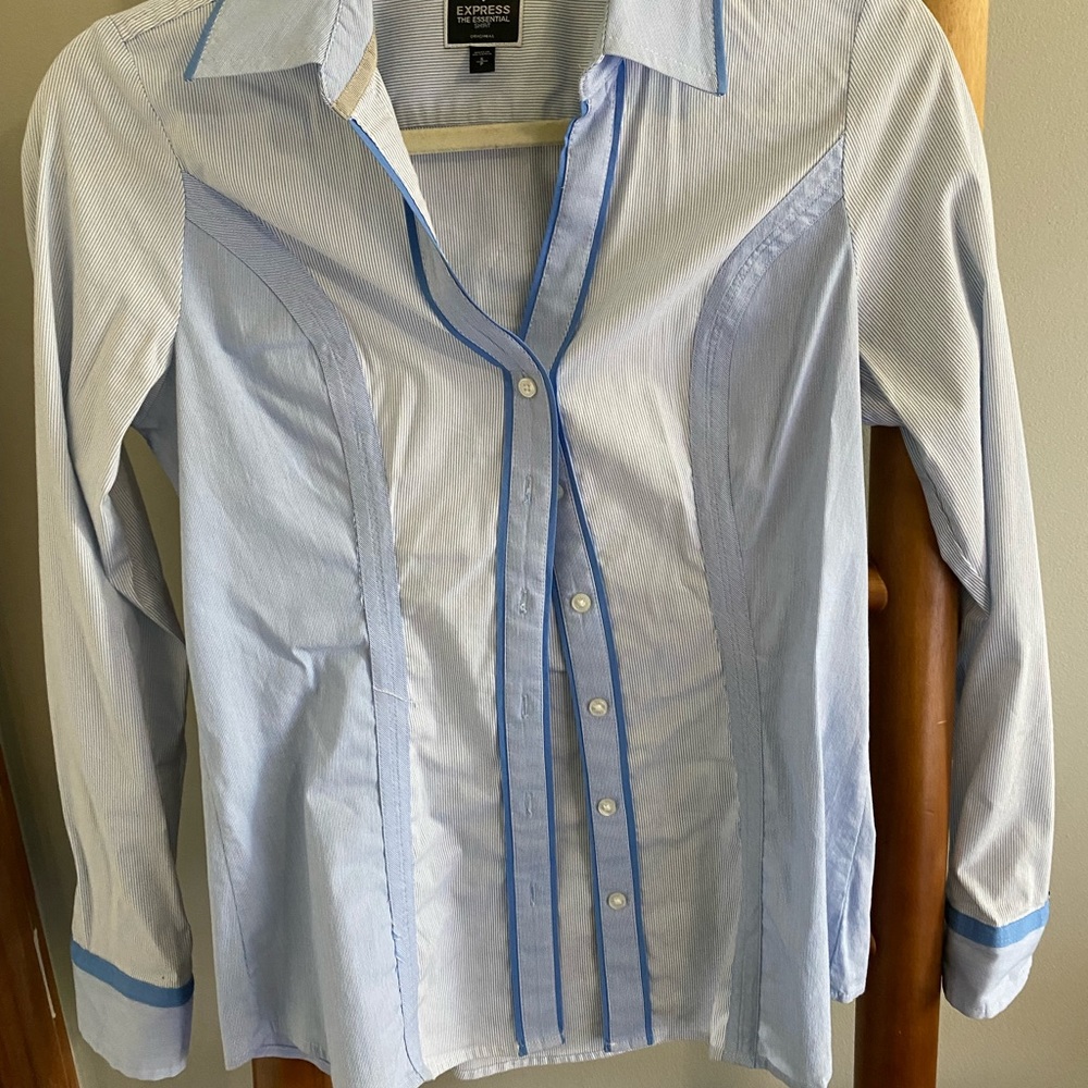 Express The Essential Women’s Dress Work Shirt (S) Blue Button Down